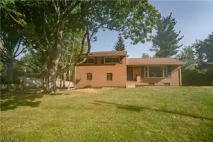 615 Summit St SE, North Canton, OH 44720 - Photo 1