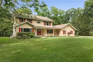 8212 Timber Trail, Chagrin Falls, OH 44023 - Photo 2