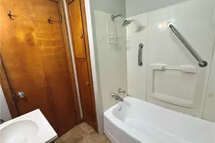 321 Elm St, Coshocton, OH 43812 - Photo 16