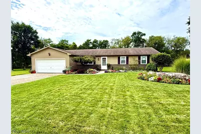 806 Geneva Street SW, Sugarcreek, OH 44681 - Photo 2