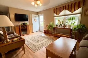 806 Geneva St SW, Sugarcreek, OH 44681 - Photo 4