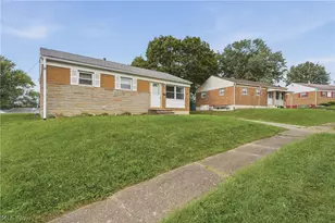 2425 Regentview St NE, Canton, OH 44705 - Photo 2