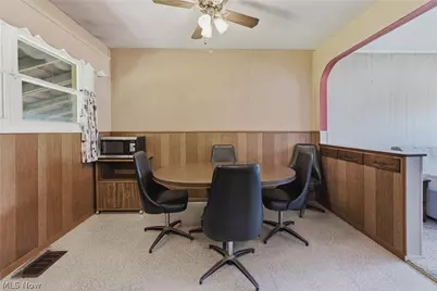 2425 Regentview Street NE, Canton, OH 44705 - Photo 16