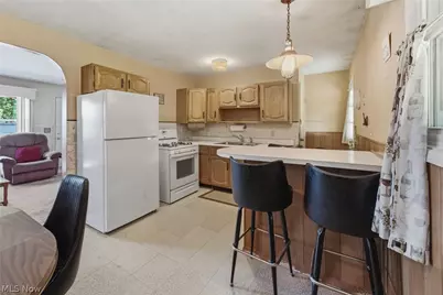 2425 Regentview Street NE, Canton, OH 44705 - Photo 14