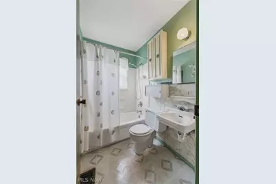 2425 Regentview Street NE, Canton, OH 44705 - Photo 18