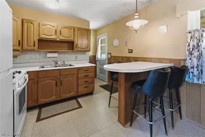2425 Regentview Street NE, Canton, OH 44705 - Photo 12