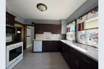1370 Mathews Avenue, Oakwood, OH 44107 - Photo 10