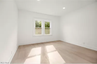 4597 Elyria Avenue, Lorain, OH 44055 - Photo 18