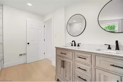 4597 Elyria Avenue, Lorain, OH 44055 - Photo 22