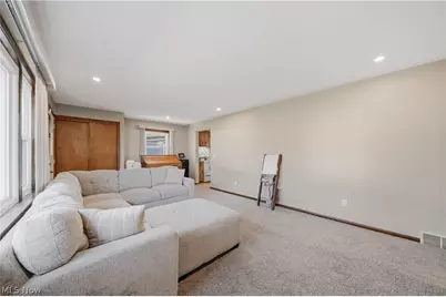 1118 Valley Drive NW, North Canton, OH 44720 - Photo 4
