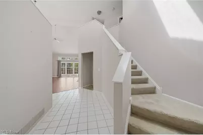 645 Grand View Lane, Aurora, OH 44202 - Photo 2