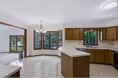 697 Cherry Valley Drive, Amherst, OH 44001 - Photo 8