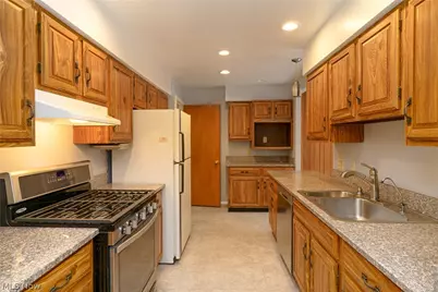 1397 W Sprague Road, Grandview Heights, OH 44147 - Photo 8