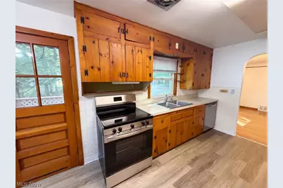 29352 Waldensa Avenue, Wickliffe, OH 44092 - Photo 6