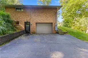 2082 Wylie Ridge Rd, Weirton, WV 26062 - Photo 2
