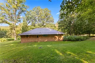 2082 Wylie Ridge Rd, Weirton, WV 26062 - Photo 8