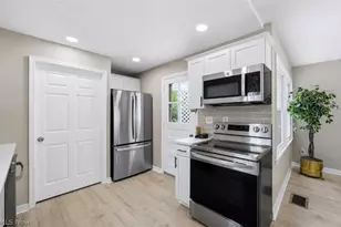 330 Inwood Blvd, Avon Lake, OH 44012 - Photo 18