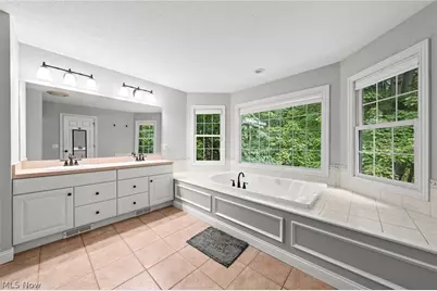 18131 Greatwood Lane, Chagrin Falls, OH 44023 - Photo 22