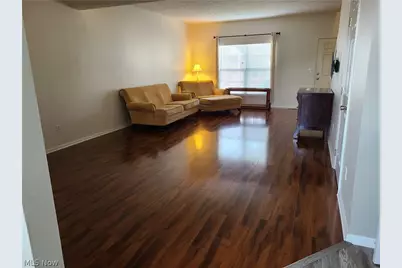 2061 Jennifer Street, Akron, OH 44313 - Photo 4