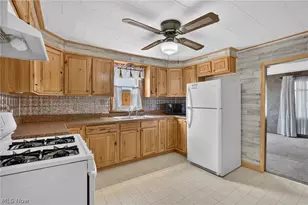 205 Leatherwood St, Cambridge, OH 43725 - Photo 12