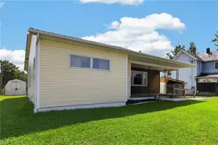 205 Leatherwood St, Cambridge, OH 43725 - Photo 2