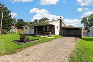 205 Leatherwood St, Cambridge, OH 43725 - Photo 4