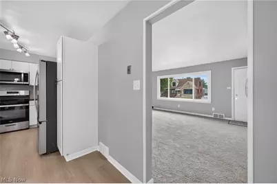 309 E Baird Avenue, Barberton, OH 44203 - Photo 12