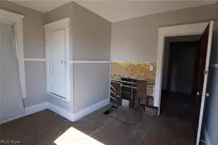 718 Clark St, Cambridge, OH 43725 - Photo 4