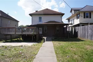 718 Clark St, Cambridge, OH 43725 - Photo 2
