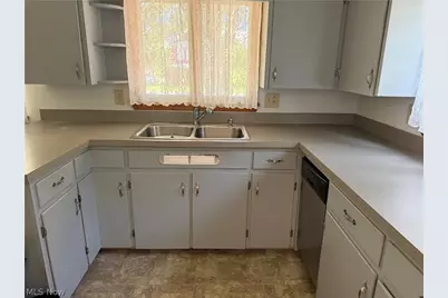 203 W Main Road, Conneaut, OH 44030 - Photo 8