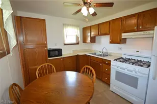 726 Penhale Ave, Campbell, OH 44405 - Photo 6