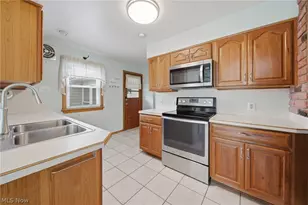 1724 Spring Valley Ave NW, Canton, OH 44708 - Photo 8