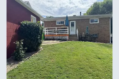 223 E Cassell Avenue, Barberton, OH 44203 - Photo 8