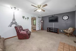 1248 Munroe Falls Kent Rd, Kent, OH 44240 - Photo 4