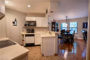1233 Red Tail Hawk Dr, Boardman, OH 44512 - Photo 8