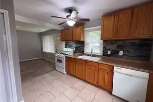 625 Delaware Ave, Elyria, OH 44035 - Photo 2