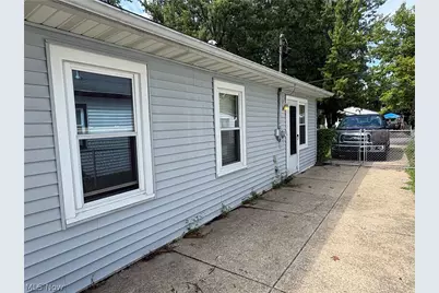 625 Delaware Avenue, Elyria, OH 44035 - Photo 12