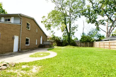 1426 W 39th Street, Lorain, OH 44053 - Photo 6