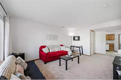 1138 Oxford Circle, Akron, OH 44312 - Photo 4