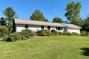 13047 Manor Dr, Chardon, OH 44024 - Photo 2