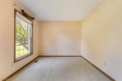 2124 Mount Pleasant Street NE, Canton, OH 44721 - Photo 8