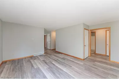 711 Bisson Avenue, Akron, OH 44307 - Photo 4