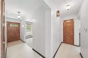 5818 Iva Dr, Akron, OH 44319 - Photo 8