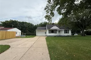 9934 Georgetown St, Louisville, OH 44641 - Photo 2