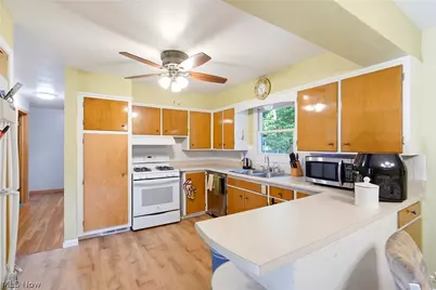 7851 N Boyden Road, Sagamore Hills, OH 44067 - Photo 10