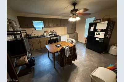 208 W 1st Street, Uhrichsville, OH 44683 - Photo 8