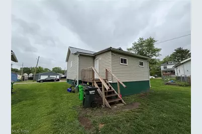 208 W 1st Street, Uhrichsville, OH 44683 - Photo 18