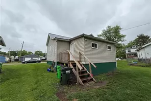 208 W 1st St, Uhrichsville, OH 44683 - Photo 18