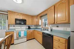 41 8th St, Barberton, OH 44203 - Photo 8