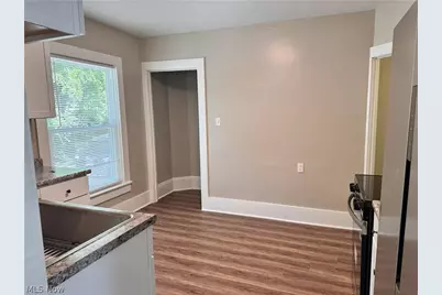 301 Bell Street, Barberton, OH 44203 - Photo 6